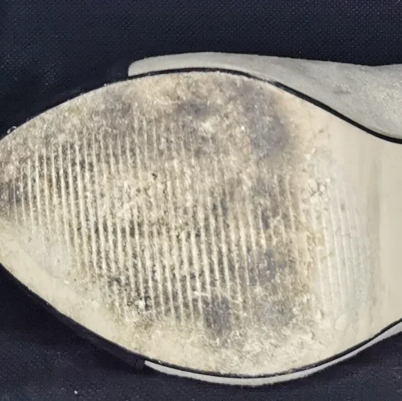 Heels - Picture 4 of 4